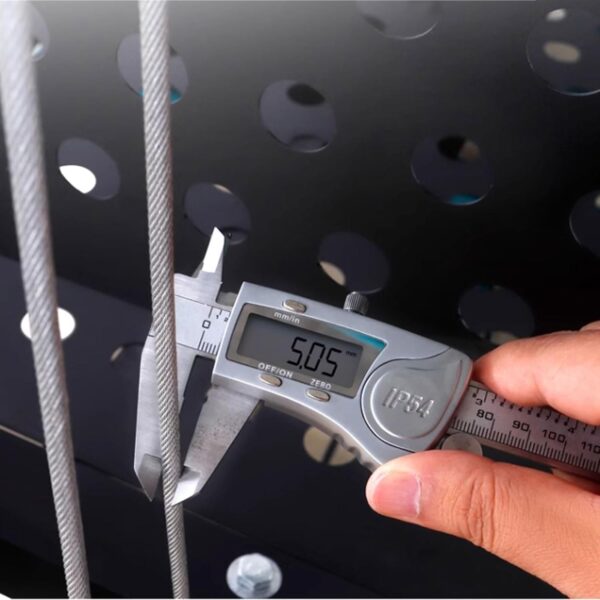 Elektrische Arbeitsbühne mit Fernbedienung - Multifunktionaler Rack-Liftturm bis 5m Höhe für Innen-/Außenbereich - Ideal für Dekoration, Bauarbeiten & Wartungen - Image 4